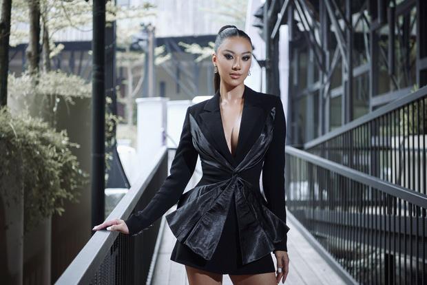 Hoa hậu Tiểu Vy và á hậu Kim Duyên đọ sắc, đọ tài catwalk-2