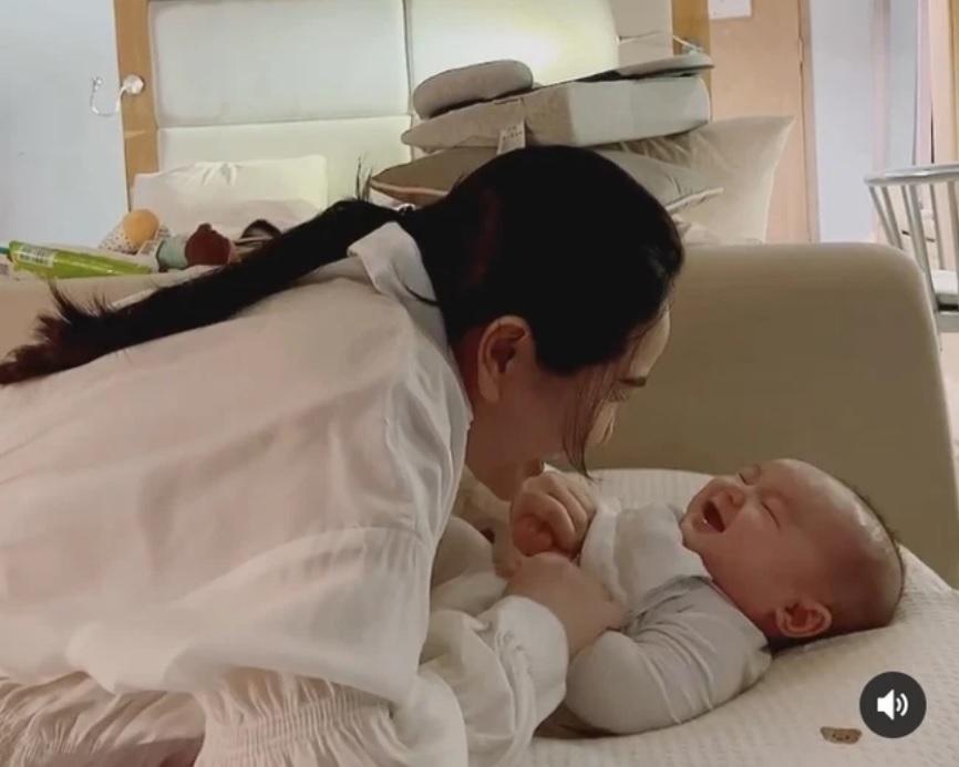 Ảnh rõ mặt quý tử của Bảo Thy và chồng đại gia-4