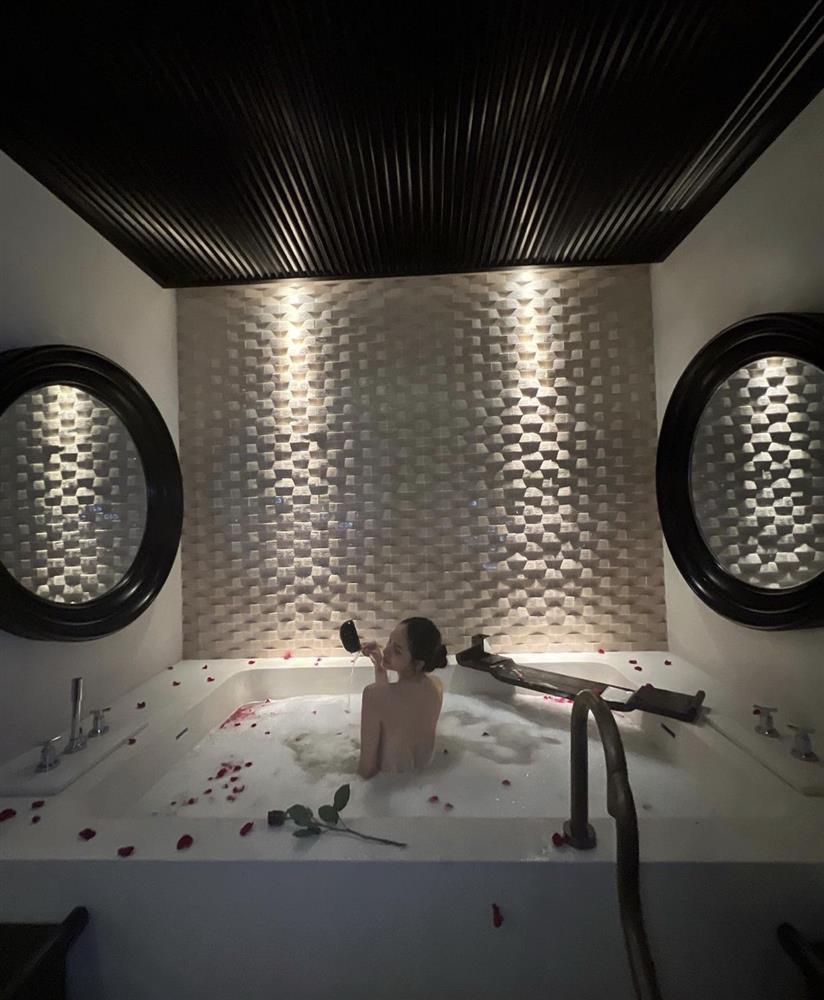 Hương Giang khoe ảnh tắm bồn lả lơi, dân mạng chỉ hỏi người chụp-3