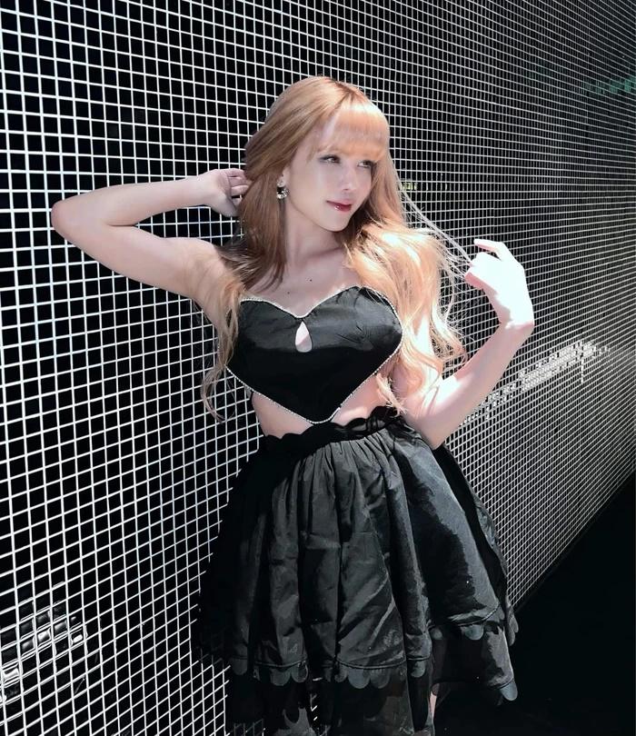 Ngọc Trinh hóa teen girl - Thúy Ngân khiến netizen không nhận ra-8