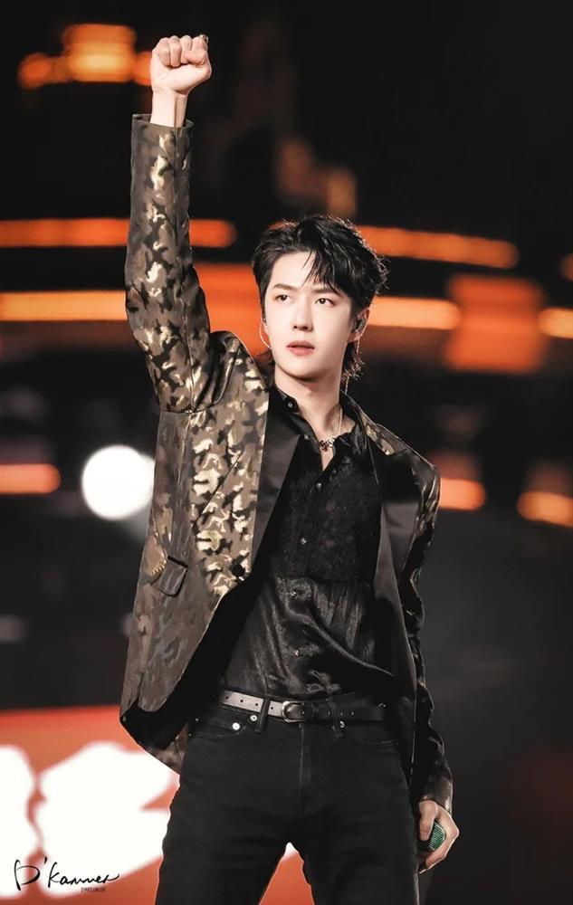 Vương Nhất Bác và V (BTS) đứng chung sân khấu, đọ visual một 9 một 10-2