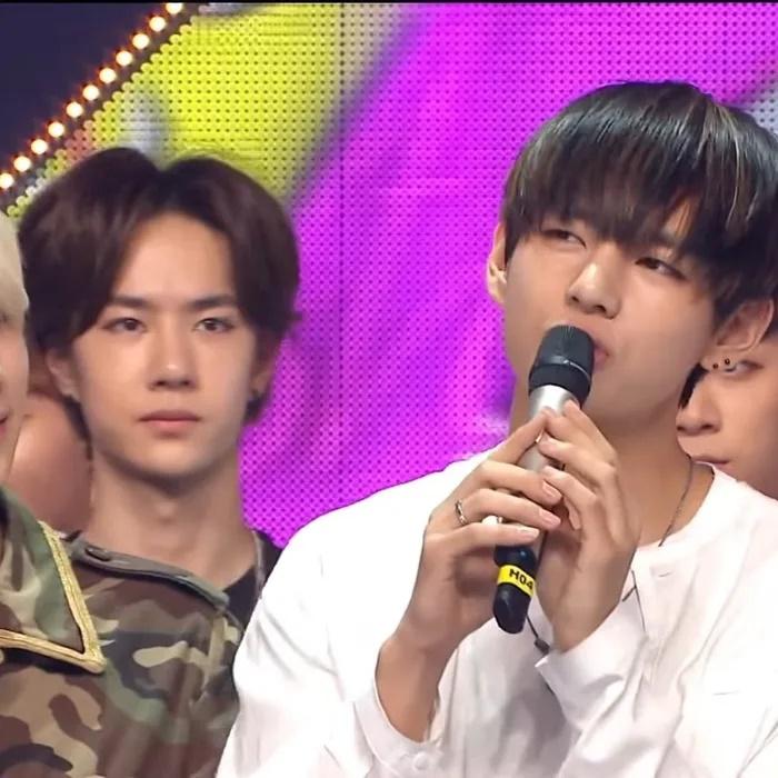 Vương Nhất Bác và V (BTS) đứng chung sân khấu, đọ visual một 9 một 10-5