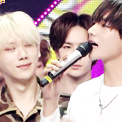 Vương Nhất Bác và V (BTS) đứng chung sân khấu, đọ visual một 9 một 10-6