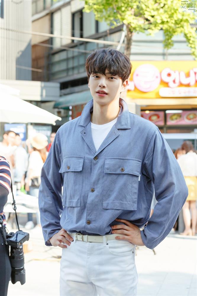 Gu thời trang đa phong cách của nam thần thế hệ mới Song Kang-3