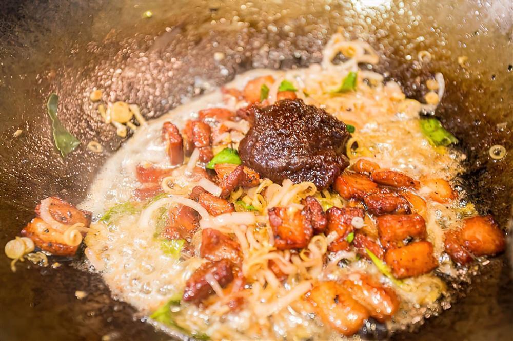 Món ba rọi heo rang sả ớt cho cuối tuần-5