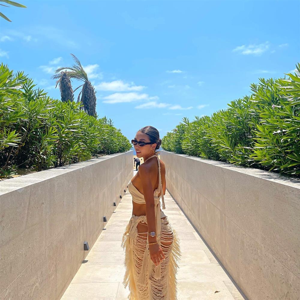 Đứng hình trước nàng Hậu táo bạo nhất Vbiz, Thùy Tiên chào thua-8