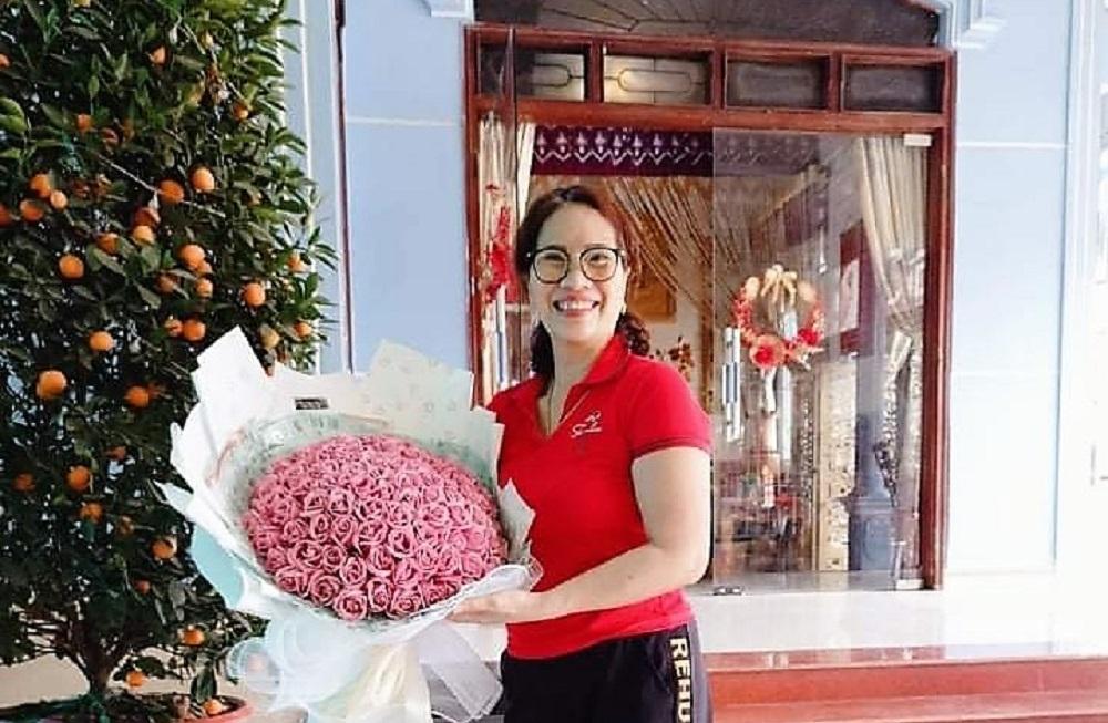 Thanh niên Nghệ An tặng mẹ hoa 8/3 được kết từ 100 triệu đồng-3