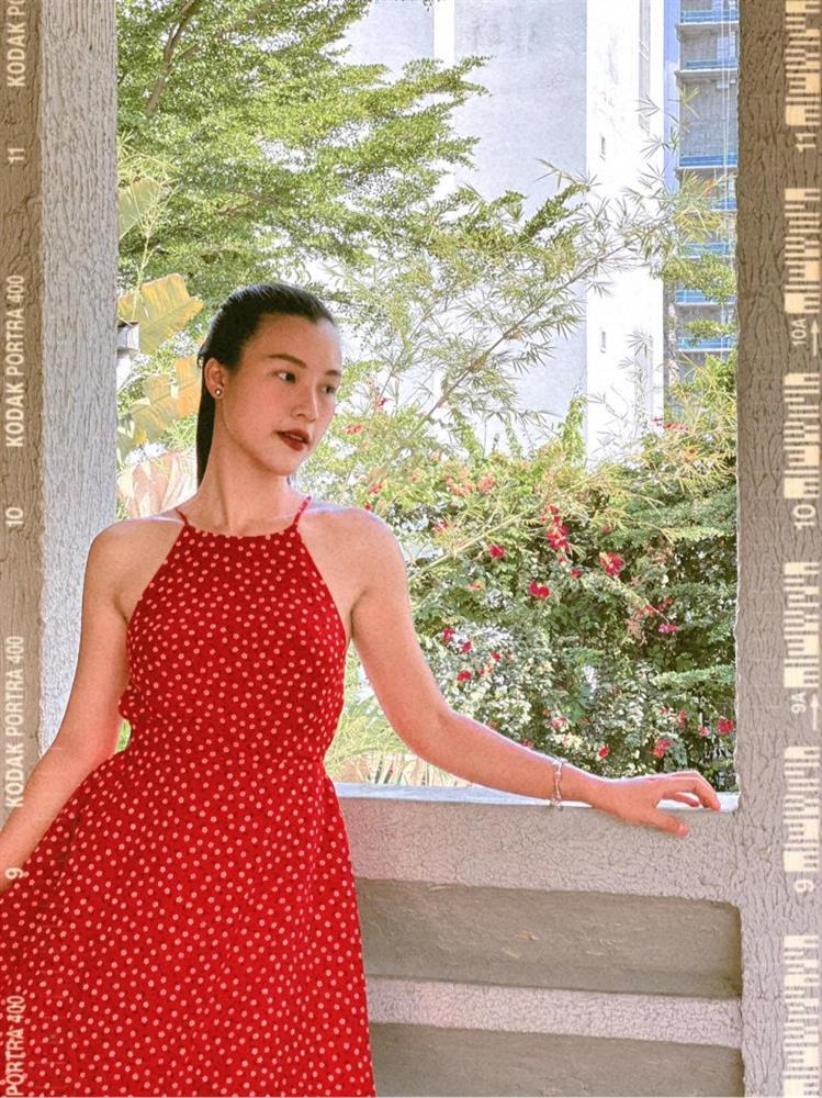 Hoàng Oanh thả rông phơi lưng trần sau khi bị chồng Tây chê bà đẻ-1