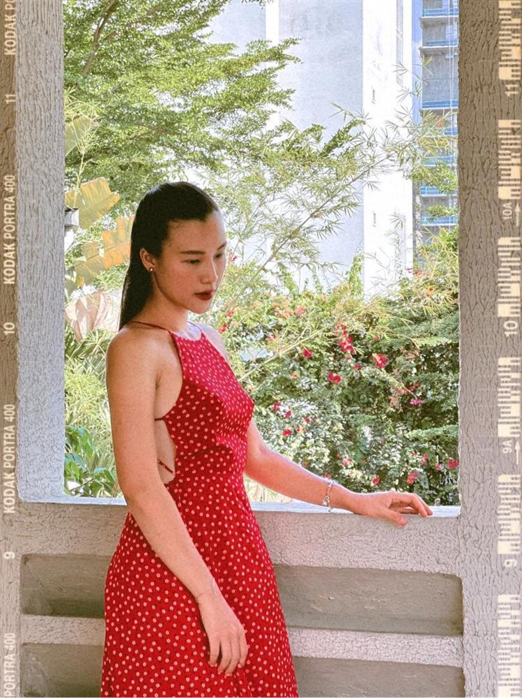 Hoàng Oanh thả rông phơi lưng trần sau khi bị chồng Tây chê bà đẻ-2