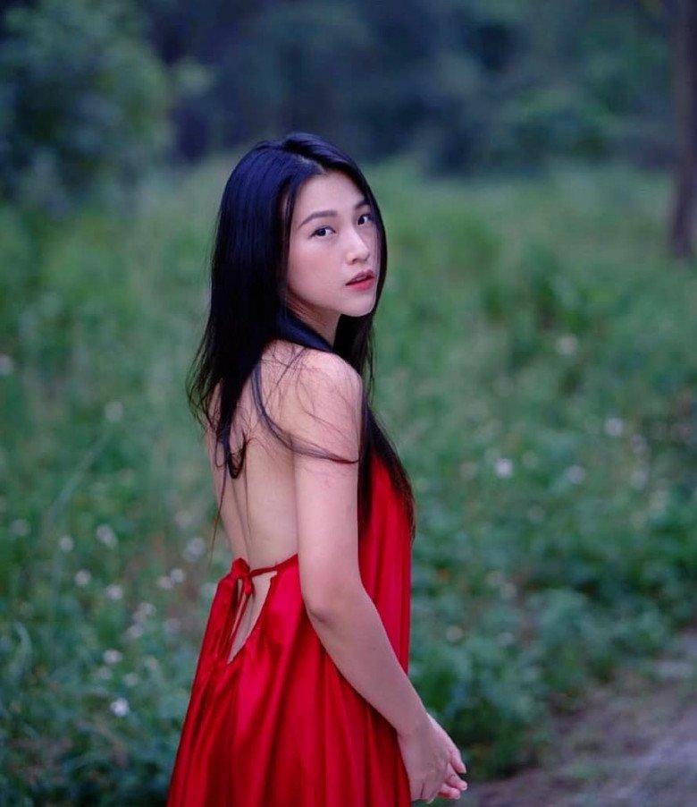 Hoàng Oanh thả rông phơi lưng trần sau khi bị chồng Tây chê bà đẻ-10