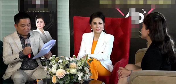 Vợ cũ ông Đặng Lê Nguyên Vũ lộ nhan sắc thật trên livestream-1