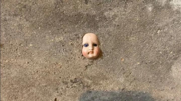 Vừa vào nhà mới, cô gái muốn dọn đi ngay vì thứ đáng sợ trên tường-2