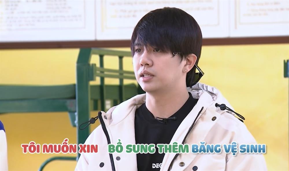 Duy Khánh nhập ngũ: 9 quần lót, 4 băng vệ sinh và 1.001 lọ mỹ phẩm-3