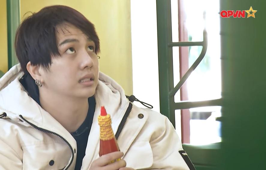 Duy Khánh nhập ngũ: 9 quần lót, 4 băng vệ sinh và 1.001 lọ mỹ phẩm-8