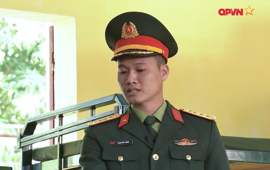 Duy Khánh nhập ngũ: 9 quần lót, 4 băng vệ sinh và 1.001 lọ mỹ phẩm-12