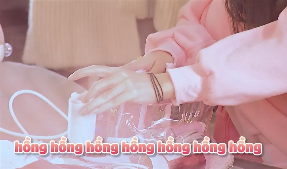Puka - bánh bèo nhập ngũ gây sốt với 7749 món đồ cẩm hường-7