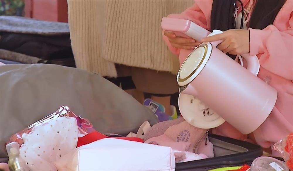 Puka - bánh bèo nhập ngũ gây sốt với 7749 món đồ cẩm hường-15