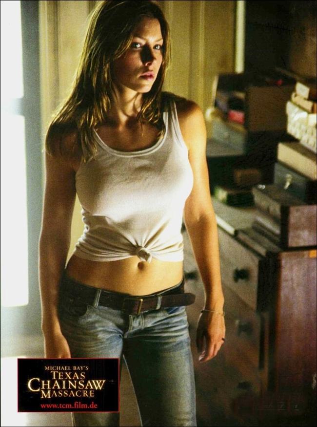 Bộ phim do Jessica Biel đóng chính chỉ có ngân sách 9,5 triệu USD nhưng thu về 107 triệu USD.