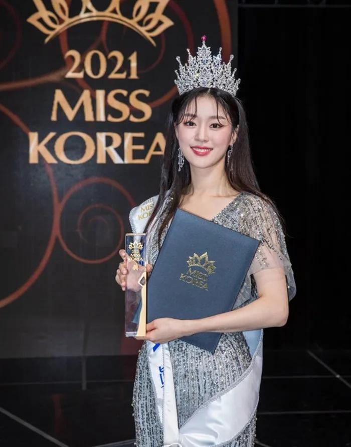 Hoa hậu Hàn Quốc 2021 xúc động cảnh Hòa Minzy rơi nước mắt trong MV của Đức Phúc-1