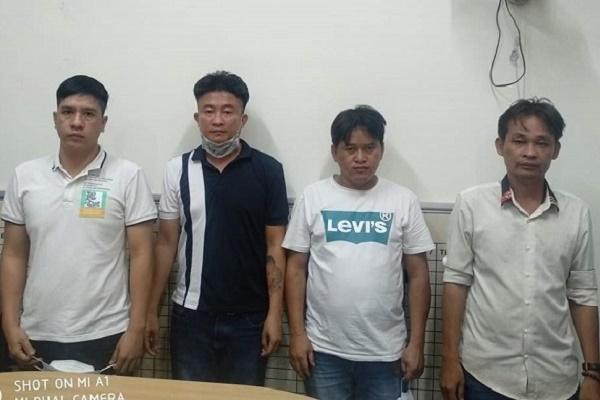 Clip: Nam shipper đi giao hàng bị ông chú đấm tới tấp vào mặt-1