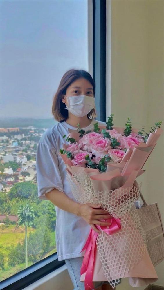 Hòa Minzy mạnh tay tậu nhà tiền tỷ dành tặng trợ lý trước lễ 8/3-2