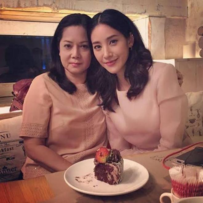 Mẹ mỹ nhân Chiếc Lá Cuốn Bay lên tiếng khi bị chỉ trích bán con-2