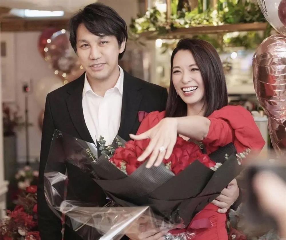 Hoa đán TVB Trần Vỹ kết hôn ở tuổi 49-1