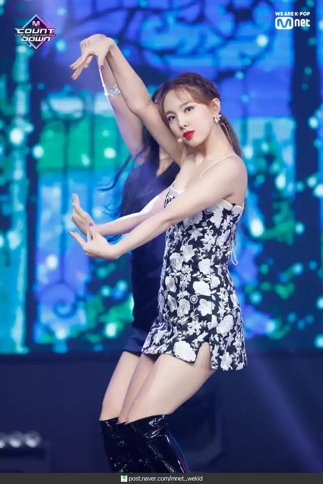 Nayeon phèn hơn hẳn Irene chỉ vì màn sửa đồ đi vào lòng đất-5