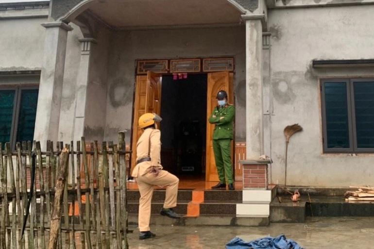 Bắt người đàn ông dùng dao sát hại con trai rồi chém vợ nhập viện-1