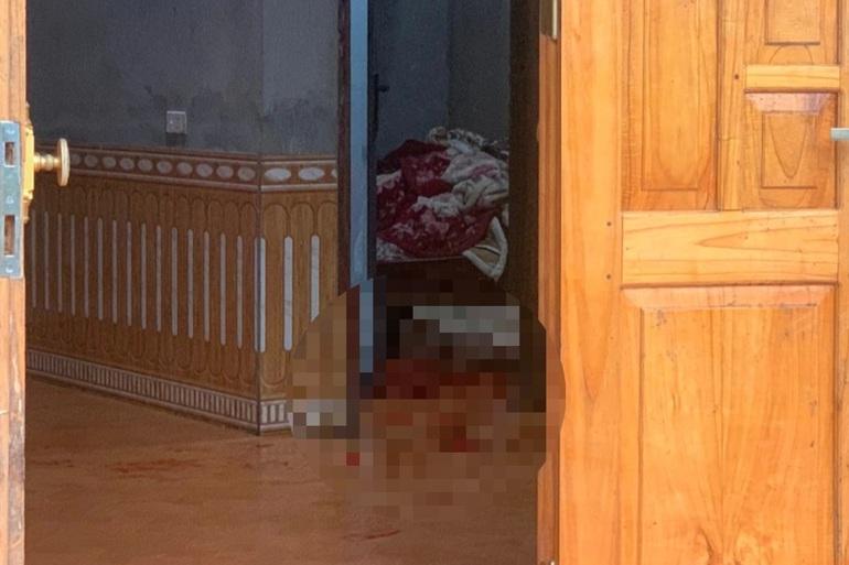 Bắt người đàn ông dùng dao sát hại con trai rồi chém vợ nhập viện-2