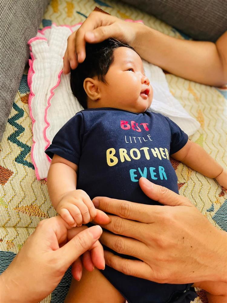 Chồng Lê Bê La hiếm hoi xuất hiện, đối xử con riêng của vợ ra sao?-8