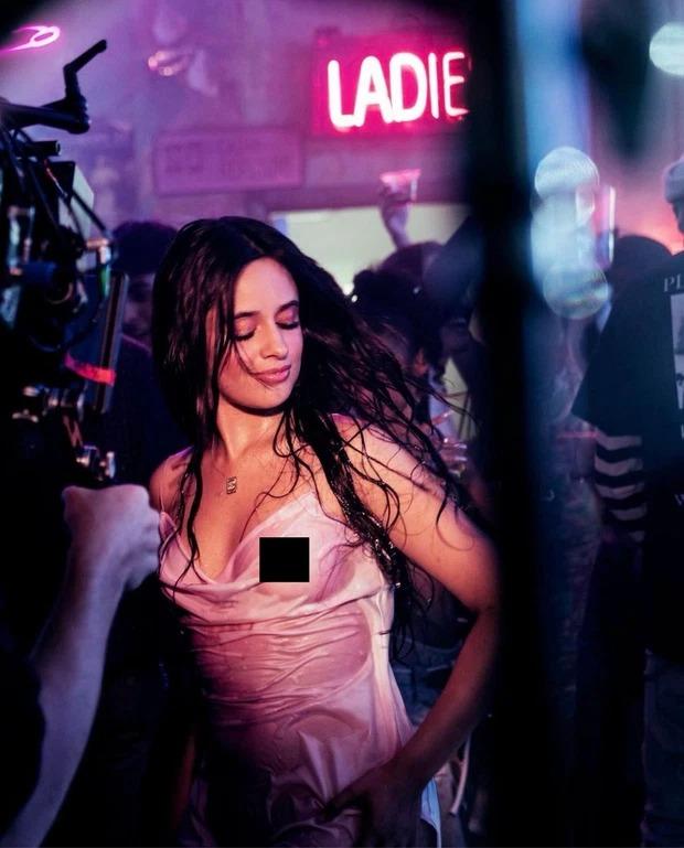 Đã thả rông còn bị ướt áo, sao nữ lộ cả vòng 1-3