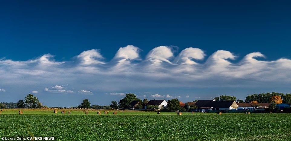 Những đám mây hình sóng hiếm gặp xuất hiện trên bầu trời châu Âu-2