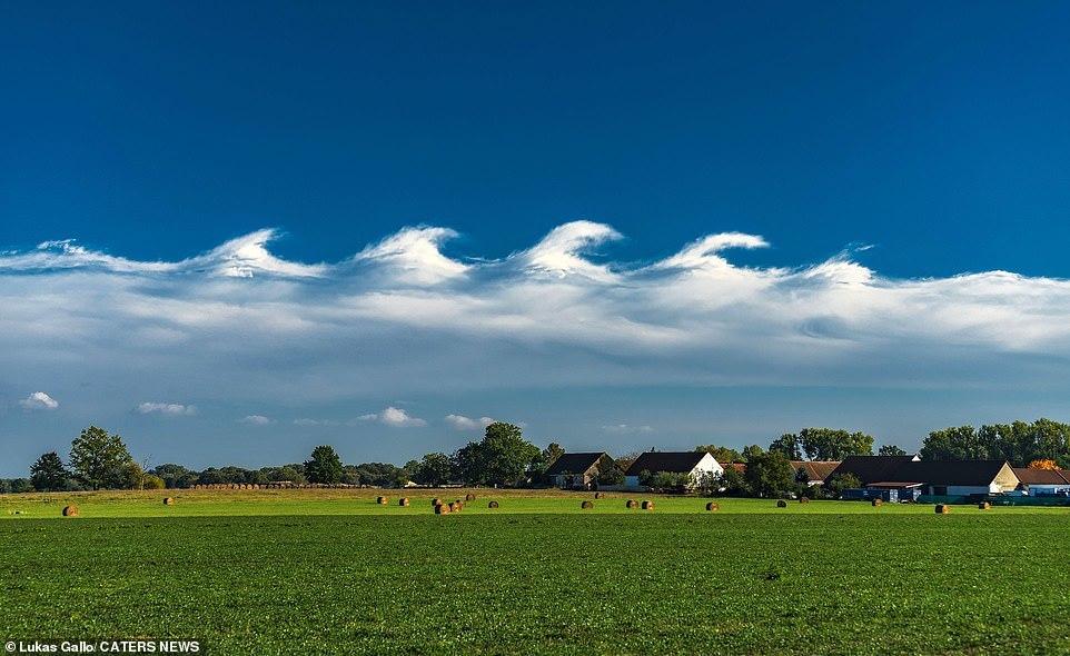 Những đám mây hình sóng hiếm gặp xuất hiện trên bầu trời châu Âu-3