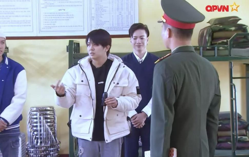 Duy Khánh bị chê nhập ngũ làm lố, bắt chước Diệu Nhi-6