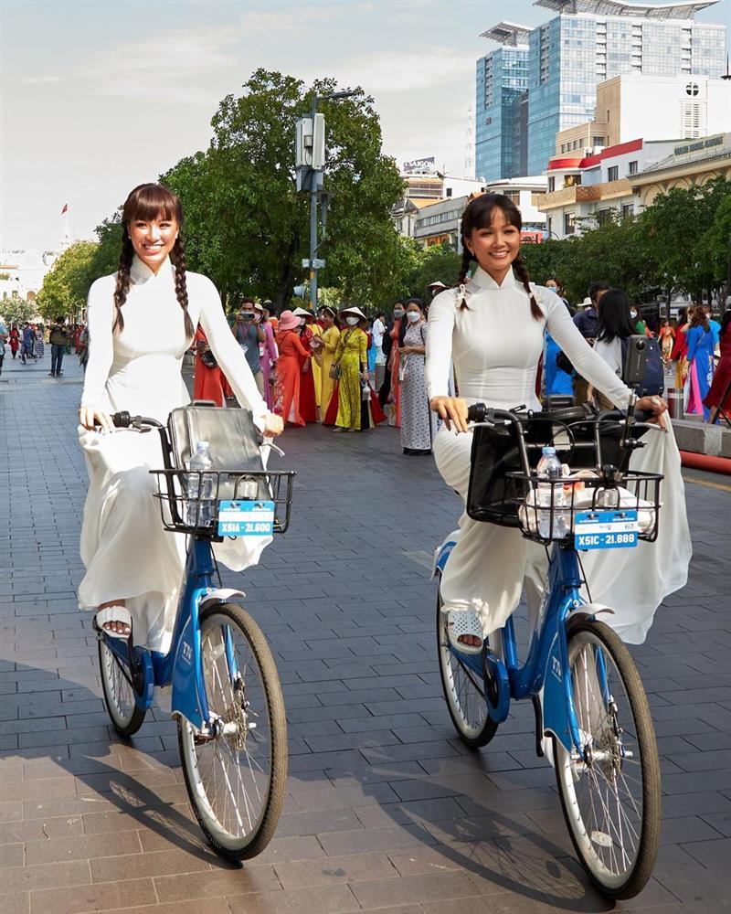 HHen Niê bị chê giống búp bê Annabelle và Squid Game khi mặc áo dài-3