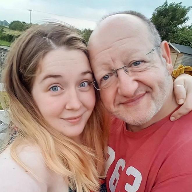 Cô gái yêu bạn trai hơn 32 tuổi: Mọi thứ đều rất mới mẻ-1