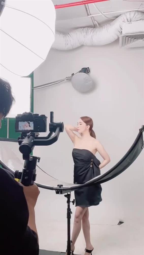 Quỳnh Nga gây lú với bụng vượt mặt, to hơn cả vòng 1 đã dao kéo-2