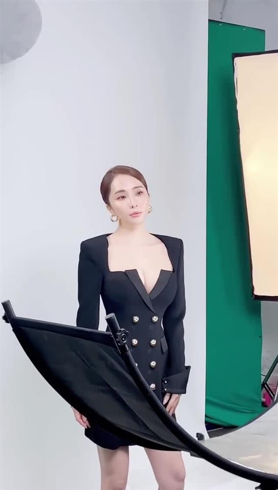 Quỳnh Nga gây lú với bụng vượt mặt, to hơn cả vòng 1 đã dao kéo-3