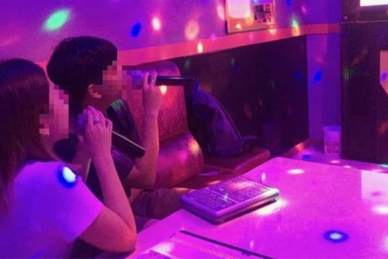 Karaoke cùng 2 nữ nhân viên 9 tiếng, người đàn ông bất ngờ tử vong