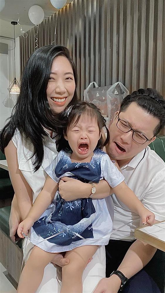 Cháu gái Trấn Thành gây bão biểu cảm trái ngược bố mẹ-2