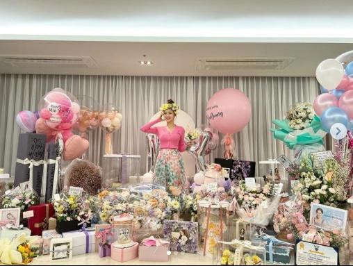 Choáng núi quà sinh nhật ngập phòng Park Min Young, Lee Min Ho-1