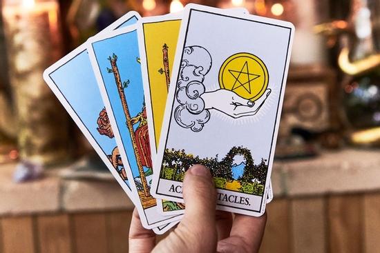 Bói bài Tarot thứ 3 ngày 8/3/2022: Dòng tiền lớn đổ về
