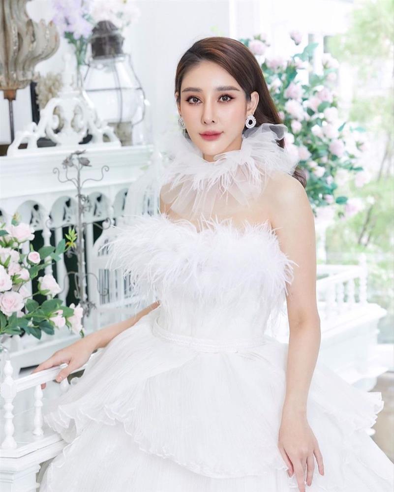 Quản lý thừa nhận ép Tangmo Chiếc Lá Cuốn Bay lên thuyền tiếp khách-4