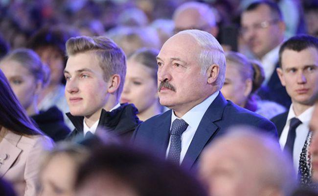 Soái ca hot nhất TikTok lúc này: Con trai Tổng thống, tài năng đỉnh cao-5