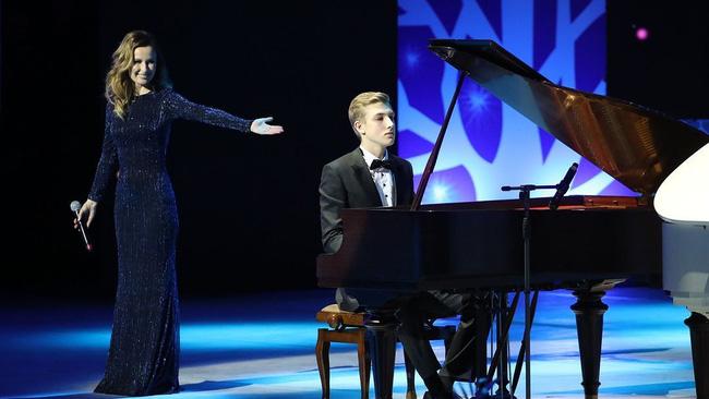 Soái ca hot nhất TikTok lúc này: Con trai Tổng thống, tài năng đỉnh cao-8