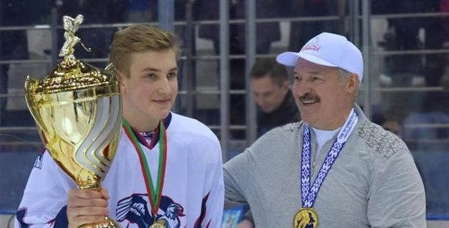 Soái ca hot nhất TikTok lúc này: Con trai Tổng thống, tài năng đỉnh cao-9