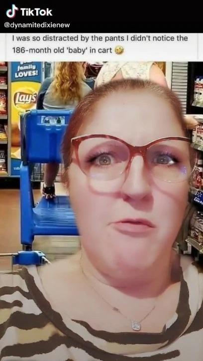 Người phụ nữ bán khỏa thân đi siêu thị, không thể thông cảm-1