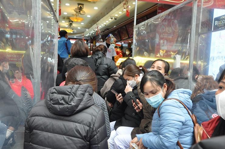 Những người mua vàng ngày vía Thần Tài đến giờ đã lãi bao nhiêu?-4