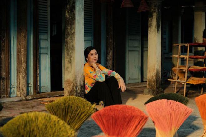 Hoai Linh reappears in the role of a girl, the audience is not interested-2